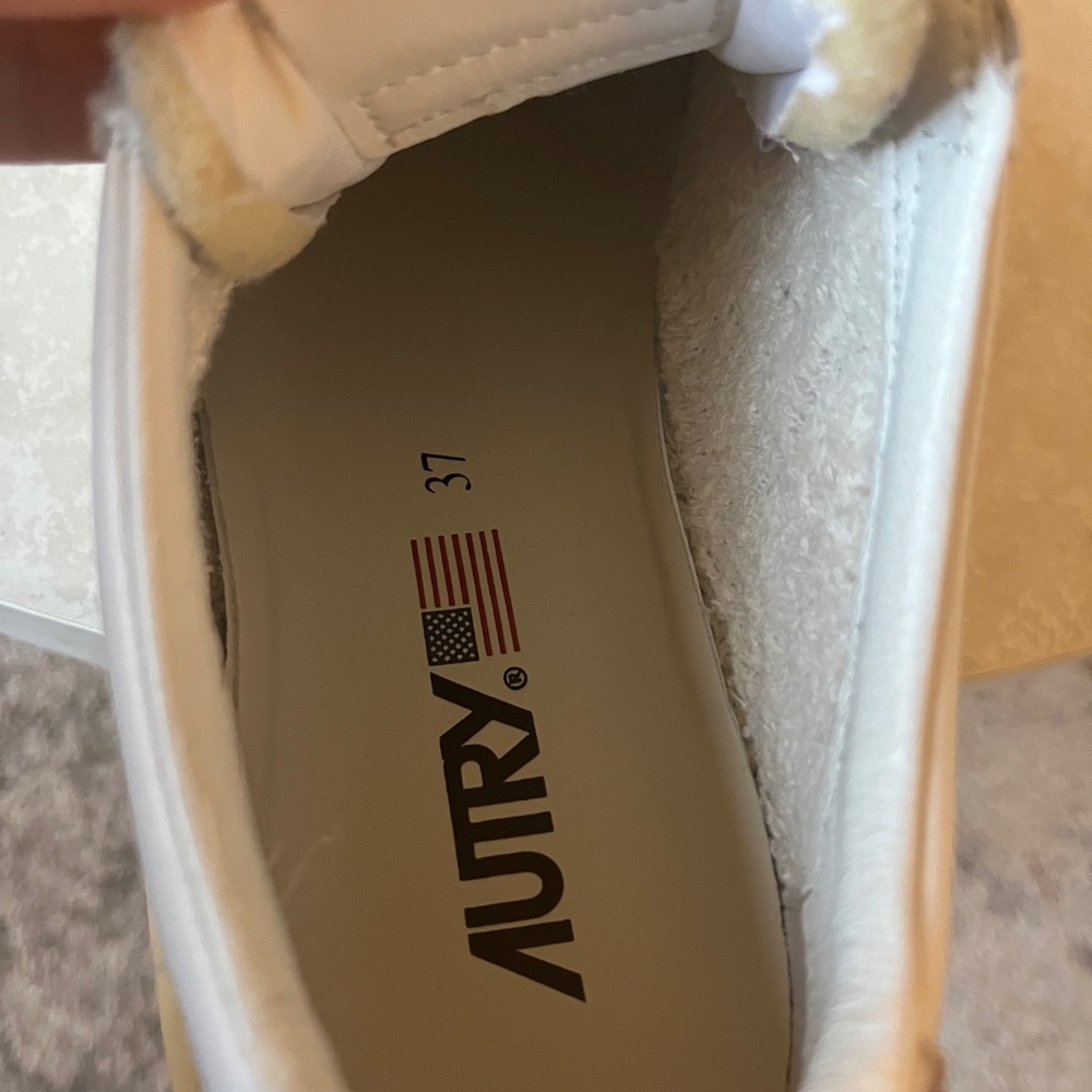 Autry - Picture 5 of 6